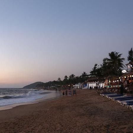 Fabhotel Anjuna Beachfront Exteriör bild